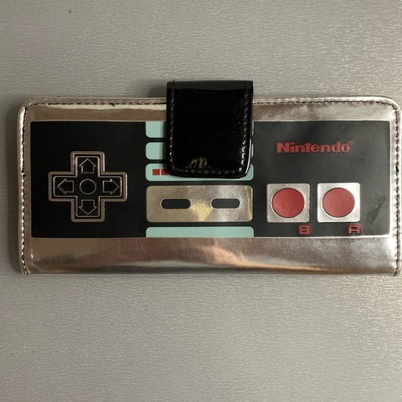 Nintendo Controller Wallet - Picture 1 of 3